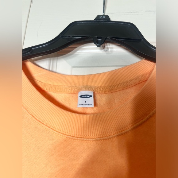 Old Navy Women's Oversized Ombré Crewneck Sweatshirt - Picture 3 of 6